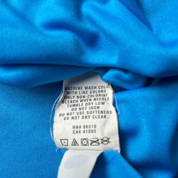 ⭐️ Under Armour Short Sleeve Running Shirt | Size Medium | ColdBlack HeatGear - Picture 7 of 9